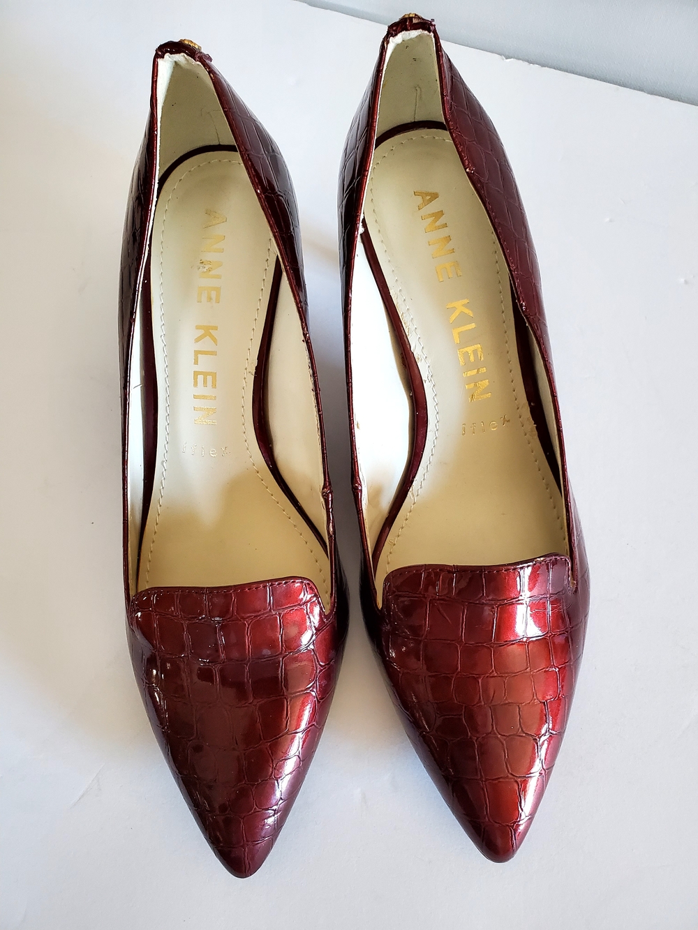 Anne Klein Felice Womens 9M Pointed Toe Kitten Heel Pumps Burgundy Croc New - Picture 3 of 13
